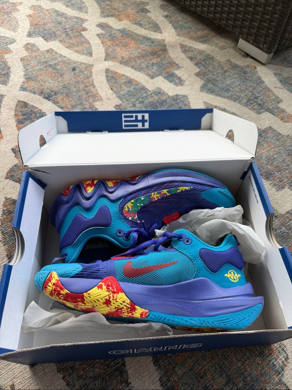Nike Giannis Immortality Kids Sneakers in Purple & Teal size 4 Y - Picture 2 of 7